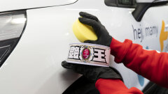 Soft99 The King of Gloss WhiteHartwachs, Autowachs für helle Lacke, wasserabweisend, mit Schwamm, 300gr